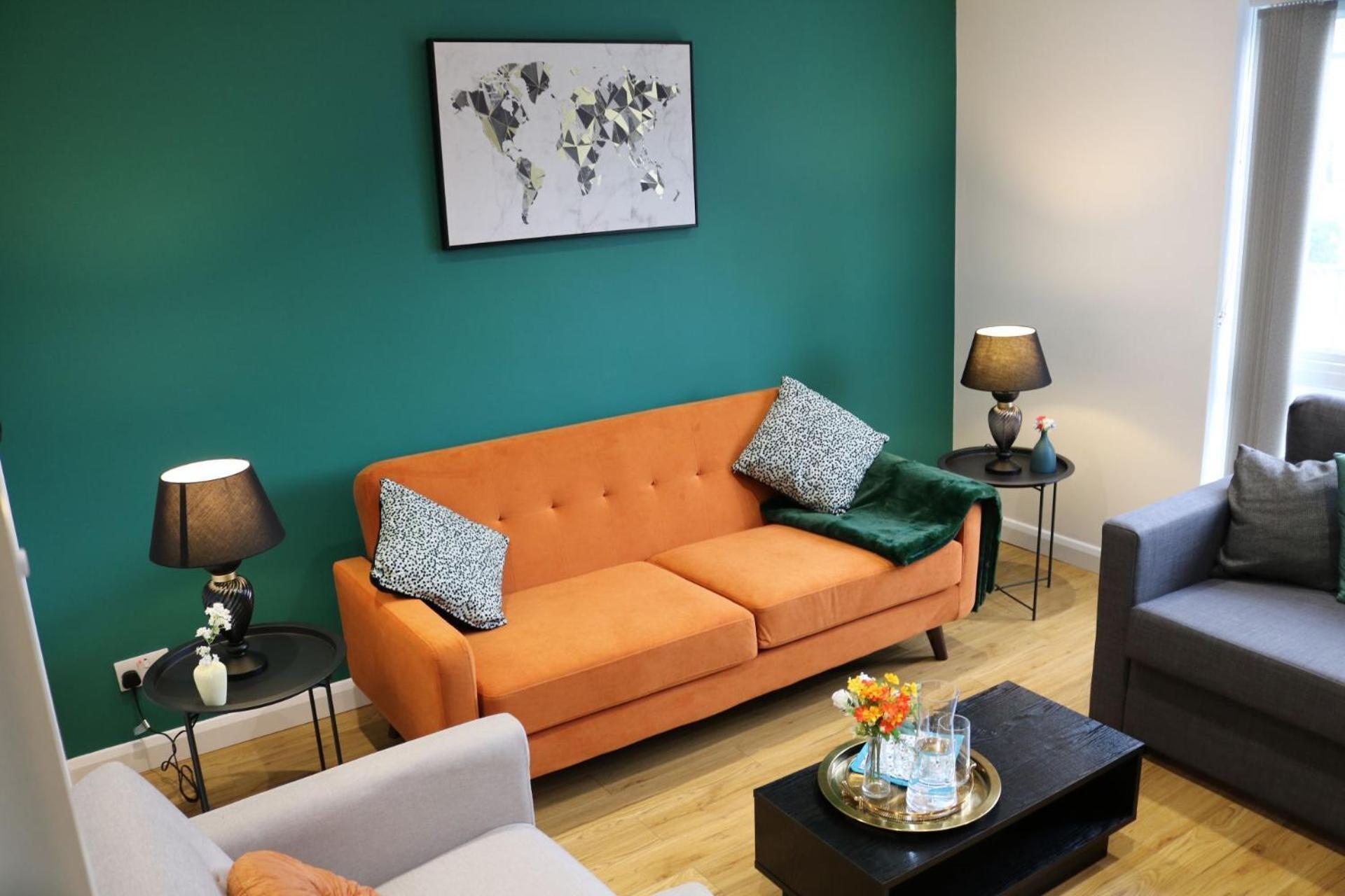 Homestay Stylish Townhouse-sleeps 9-free Parking