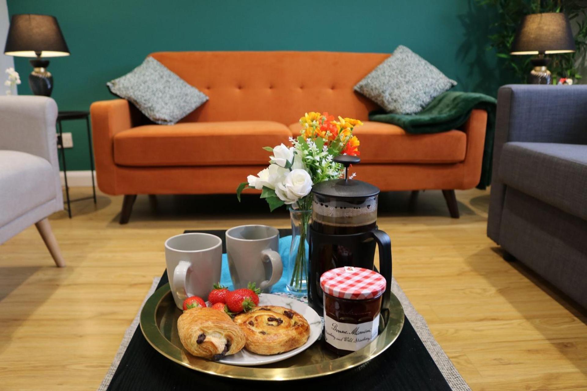 Homestay Stylish Townhouse-sleeps 9-free Parking *