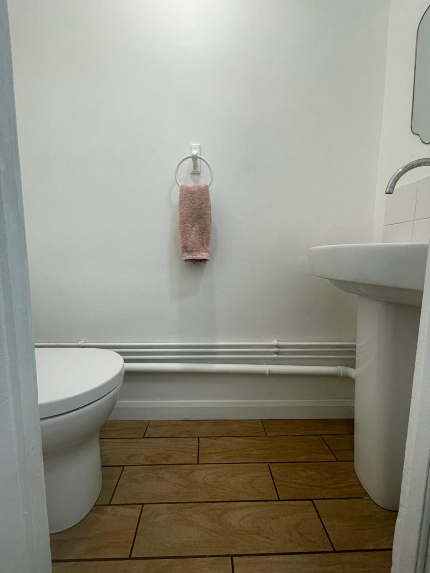 Stylish Townhouse-sleeps 9-free Parking Homestay Milton Keynes