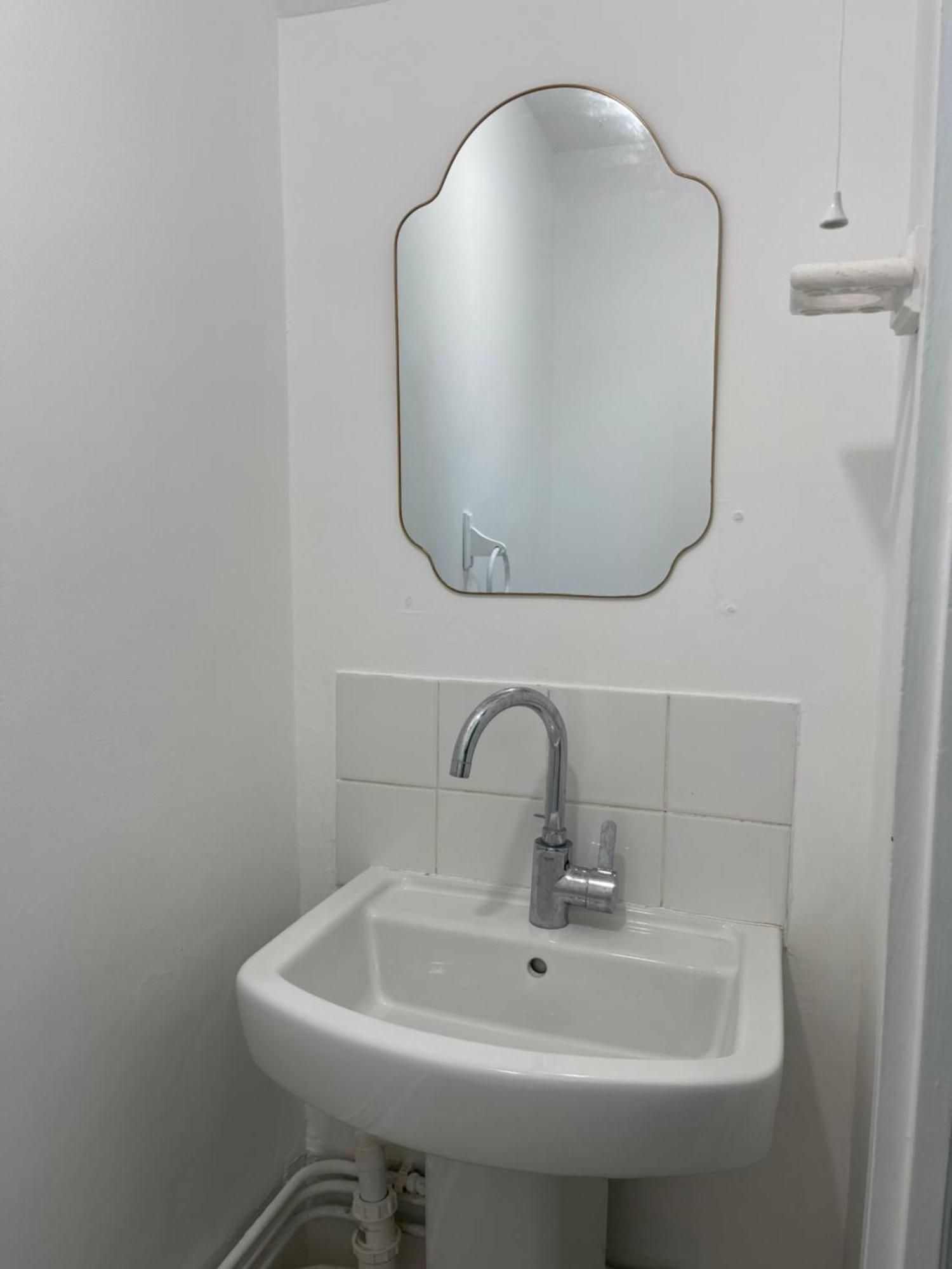 Stylish Townhouse-sleeps 9-free Parking Homestay *